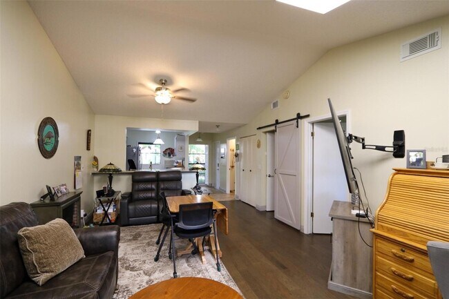 Building Photo - 323 Knottwood Ct