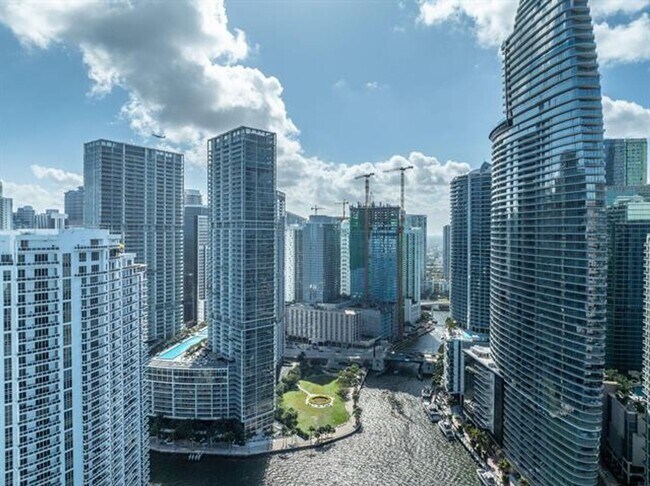 Building Photo - 300 S Biscayne Blvd