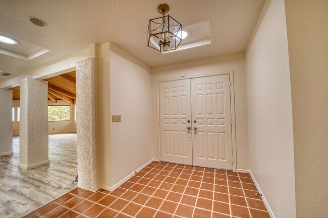 Building Photo - Beauty on Bowstring Drive