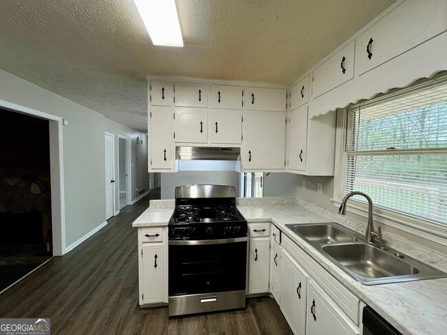 Building Photo - 119 Longview Rd