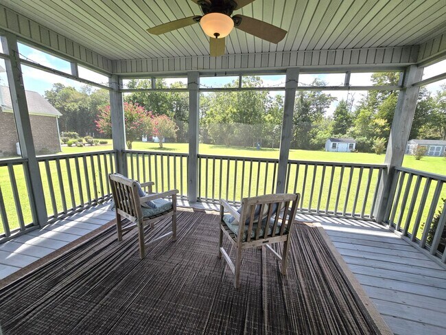 Building Photo - 3 Bed, 2.5 Bath Home in the Waterfront Com...