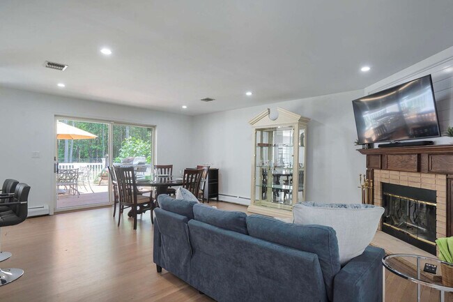 Building Photo - 1 Ginny Ct