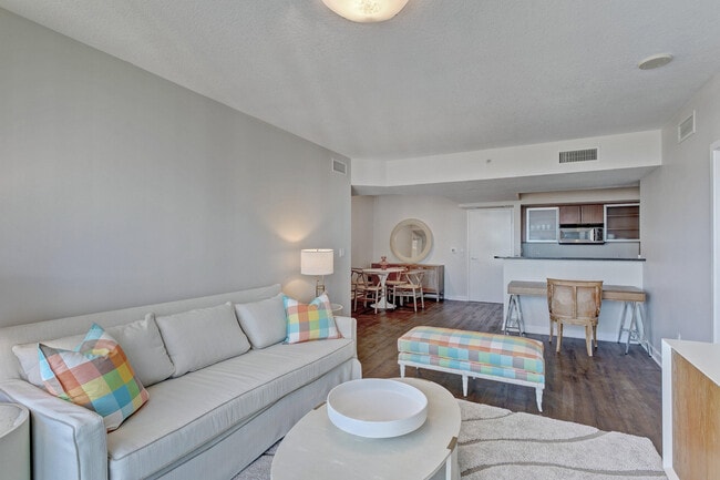 Building Photo - 1551 N Flagler Dr