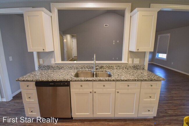 Building Photo - 4 br, 2 bath House - 760 Captain Marshall ...