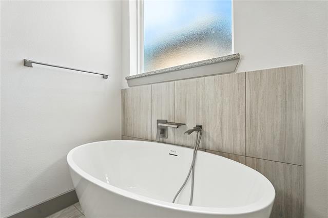 Building Photo - 716 Oak Creek Dr