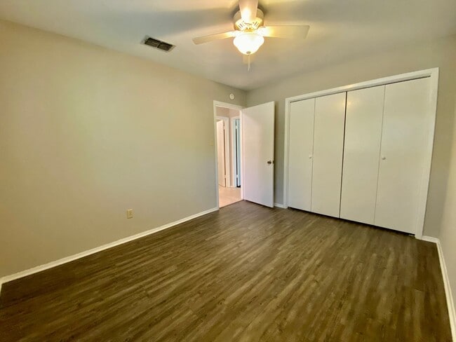 Building Photo - 7219 Scenic Brook Dr