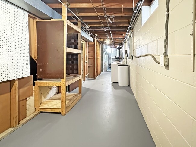 Building Photo - 276 Dawn Ave