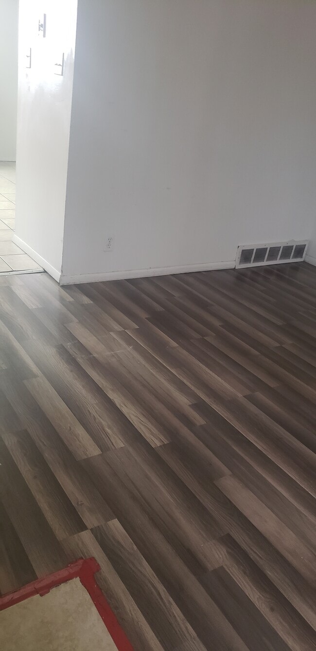 Building Photo - 533 W Tiffany Town Dr