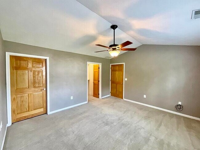 Building Photo - 819 Elm Way Ct