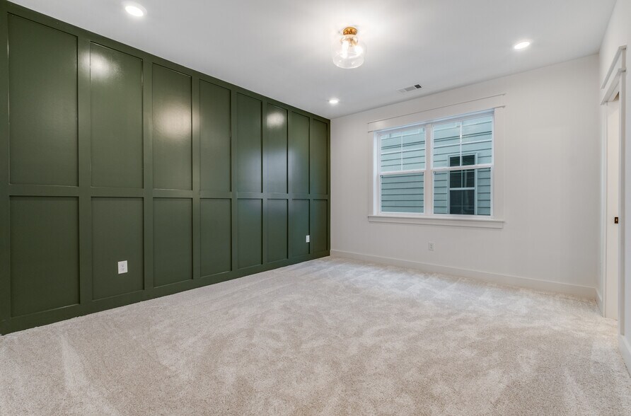 Building Photo - 153 Oasis Dr