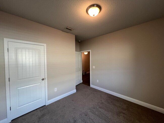Building Photo - 95 Mary Ellen Way