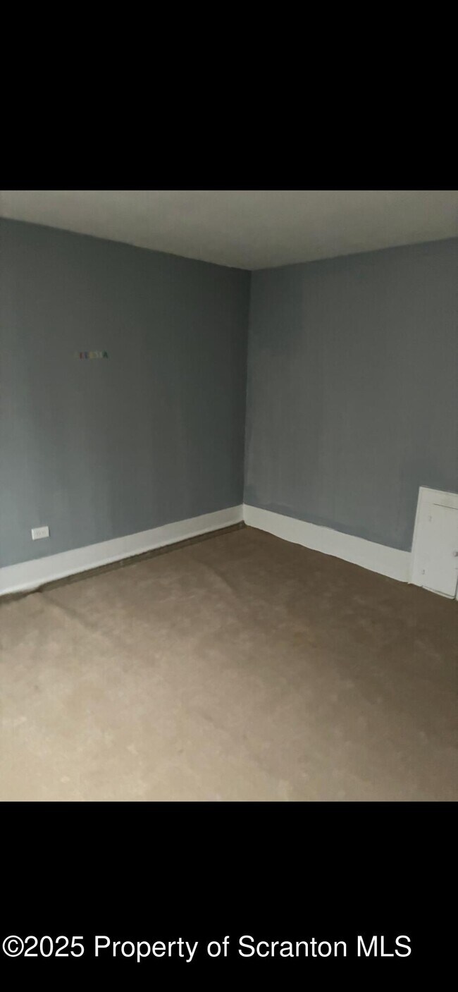 Building Photo - 53 Sobieski St