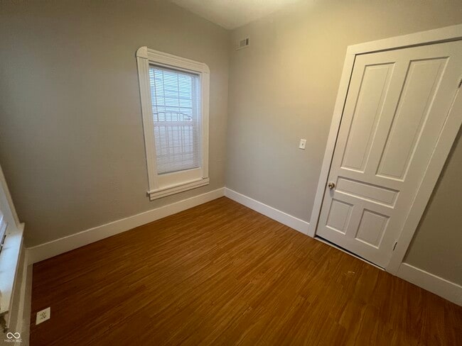 Building Photo - 2509 E 10th St