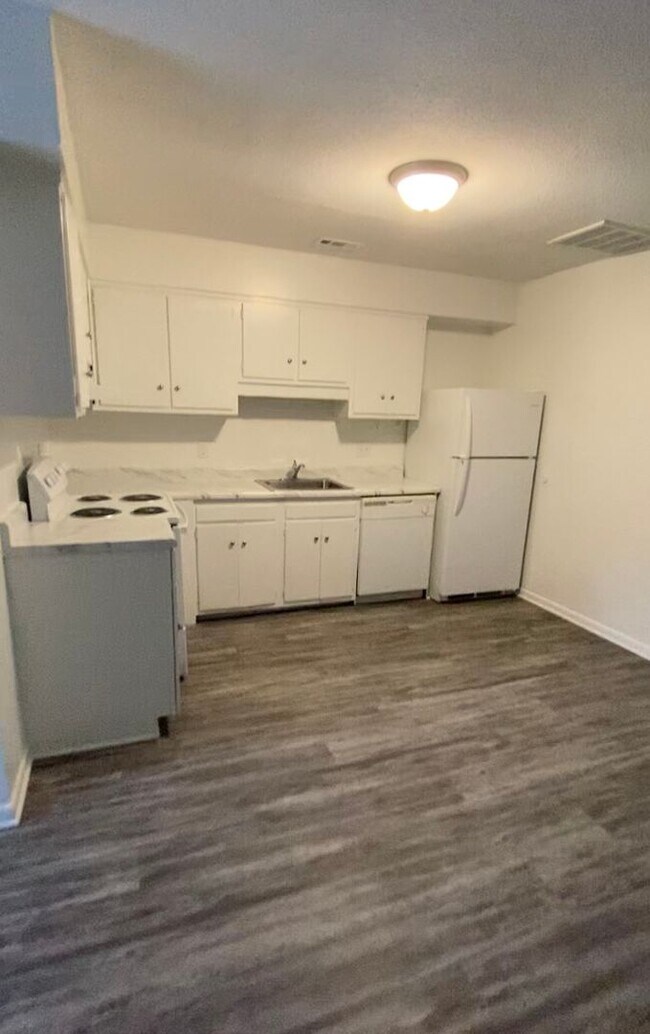 Building Photo - 1402-M Gorman St. 1 Bedroom / 1 Bathroom ~...