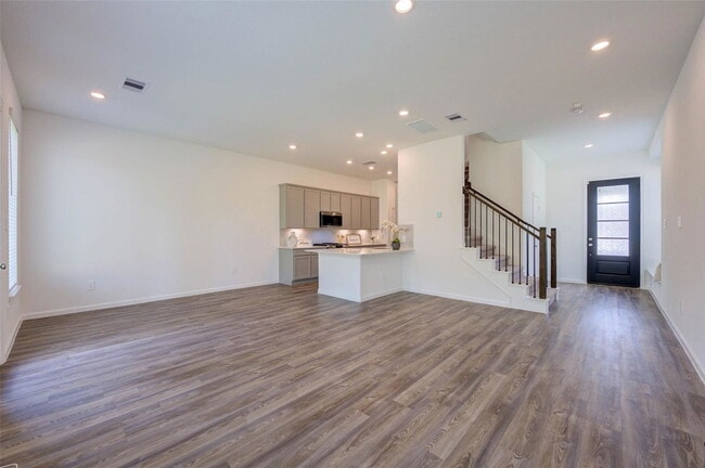 Building Photo - 609 Royal Arch Dr