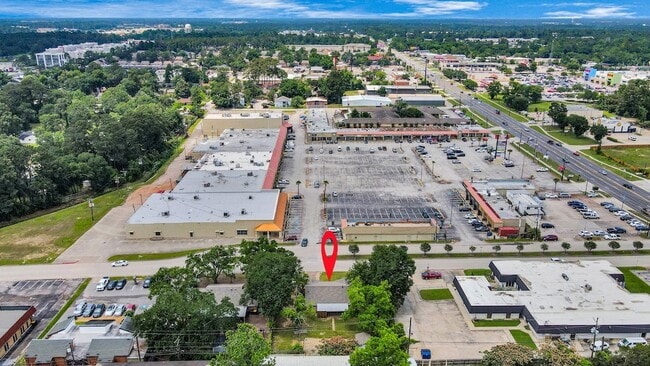 Building Photo - 811 Hillcrest Dr