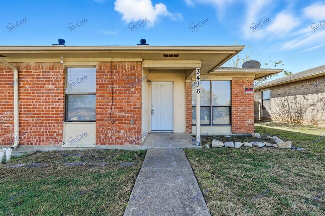 Building Photo - 3416 Colonial Dr