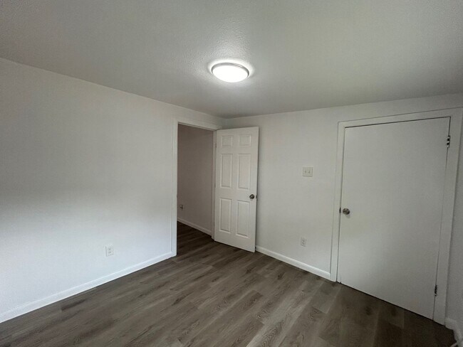 Building Photo - Charming 4 Bed, 3 Bath Home + Bonus 1 Bed/1 Bath Casita!