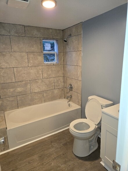 Building Photo - 3045 Crestview Dr