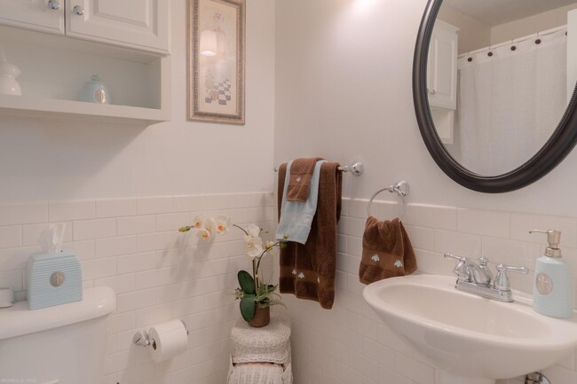 Bathroom - 855 Claytor Sq