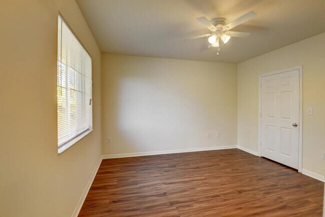 Building Photo - 6565 Emerald Dunes Dr