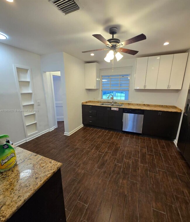 Building Photo - 2420 Jackson St