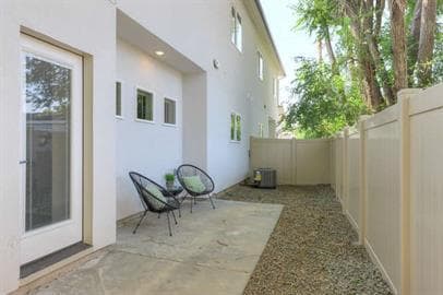 Building Photo - 2318 S Phillippi St