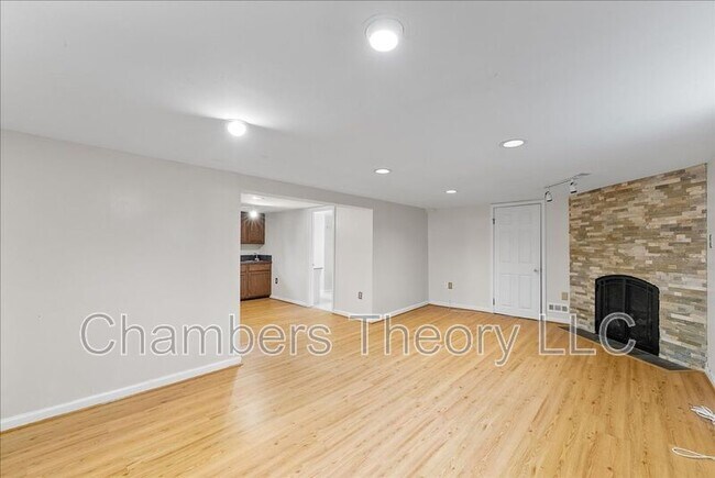 Building Photo - 1105 20th St