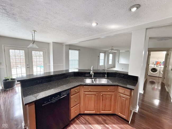 Building Photo - 878 Woodgate Ln