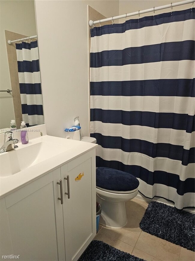 Building Photo - 3 br, 2.5 bath Townhome - 335 NE 208th Ter