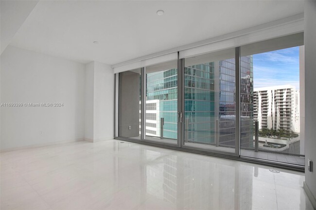 Building Photo - 300 Biscayne Boulevard Way