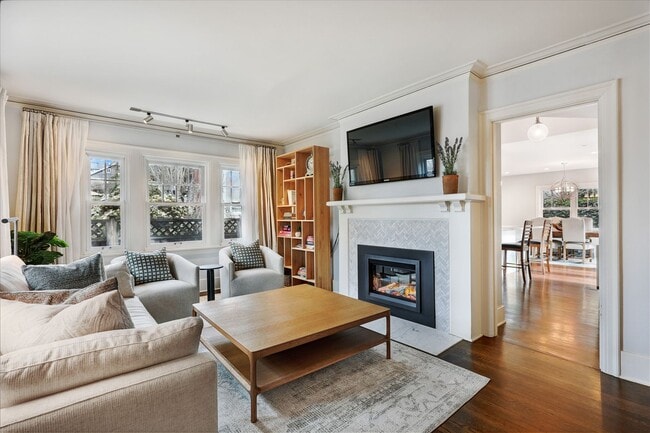 Building Photo - Ravenna Home