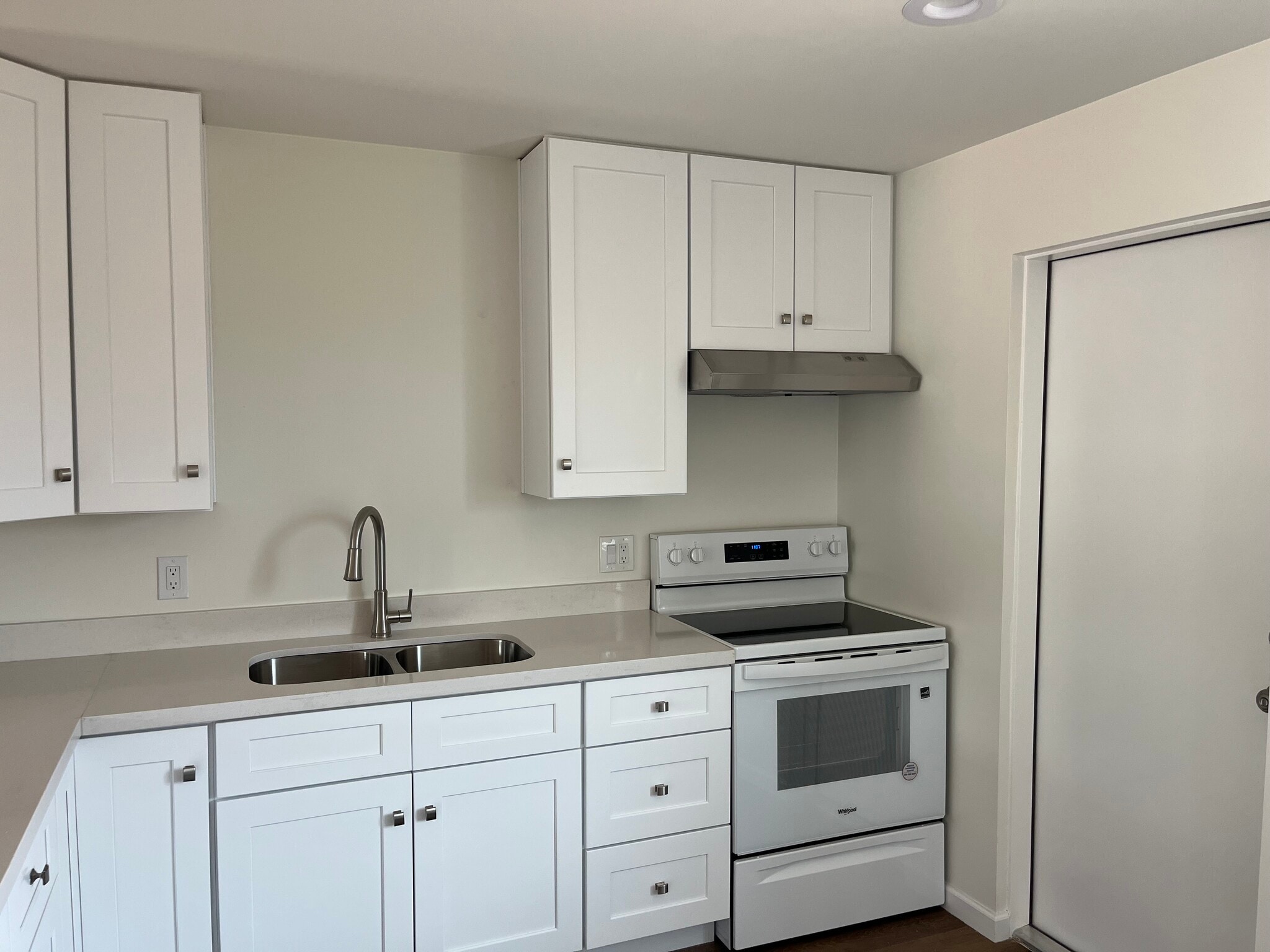 Kitchen Unit #1 - 1727 E Oak St