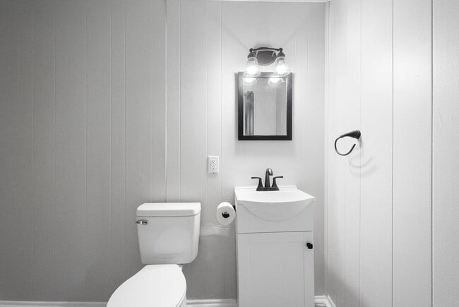 Building Photo - Stunning 5 bedroom home in Sheraden available Feb 1!