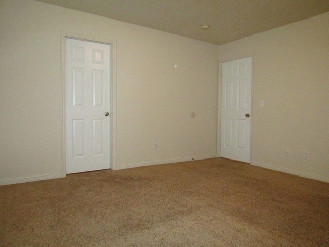 Building Photo - 1370 N General Dr