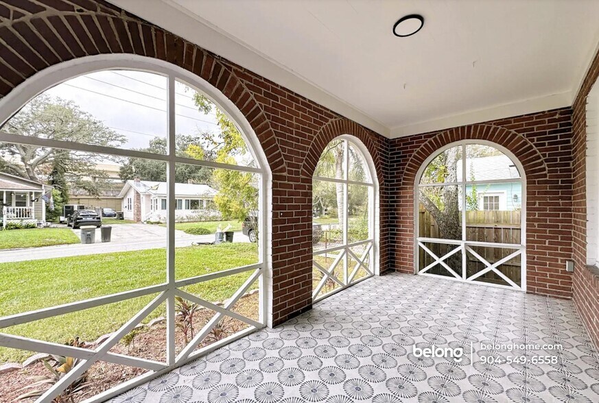 Building Photo - 2057 Southampton Rd