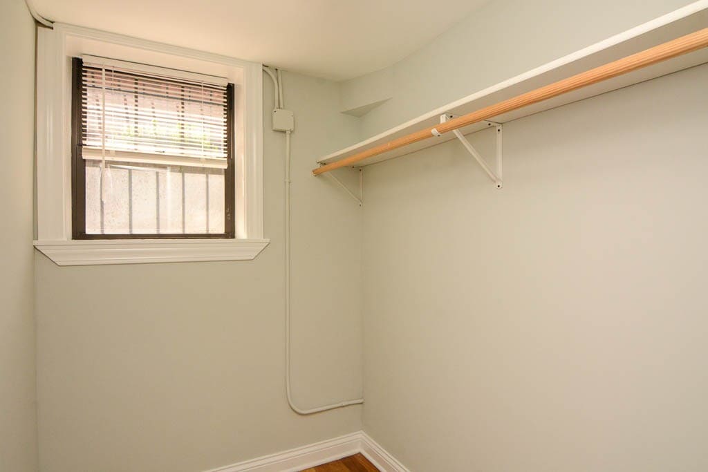 Building Photo - 4242 N Wolcott Ave
