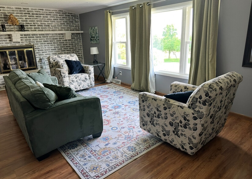 Extra family room - 10635 Loop Rd