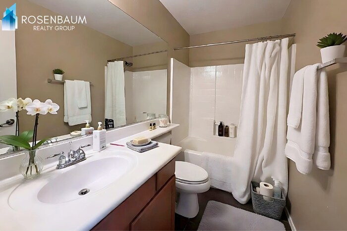 Building Photo - 2030 W Carson Rd