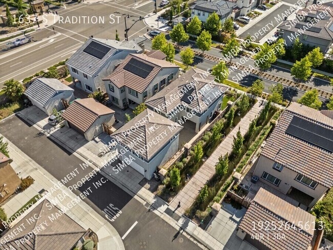 Building Photo - 1637 Tradition St