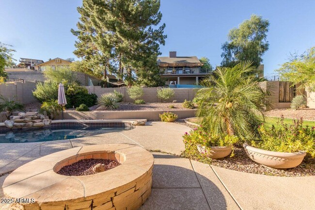 Building Photo - 1412 E El Camino Dr