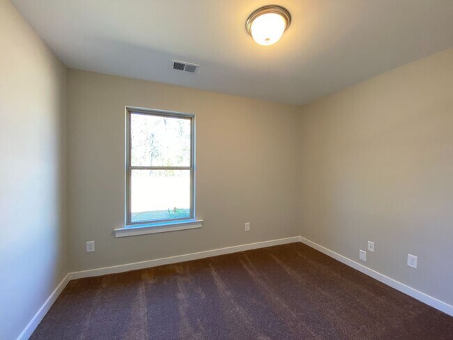 Building Photo - Beautiful home for Rent in Talladega, AL!!...