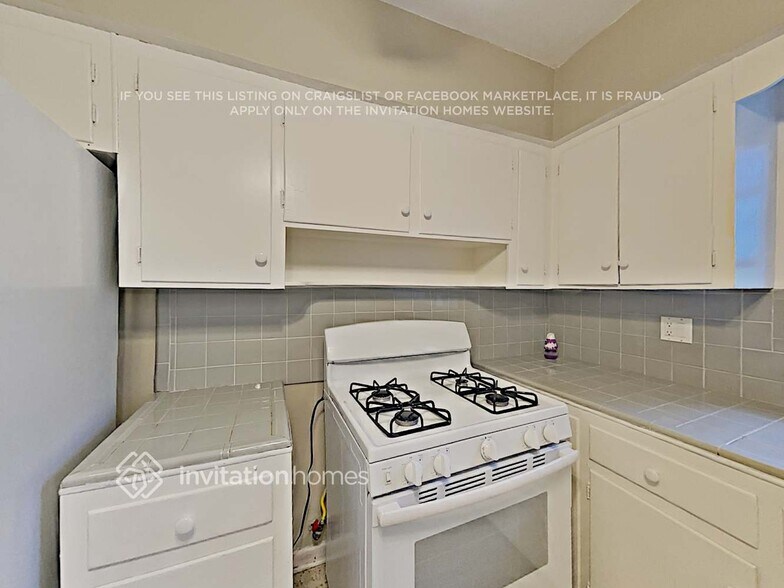 Building Photo - 6700 SW 19th St