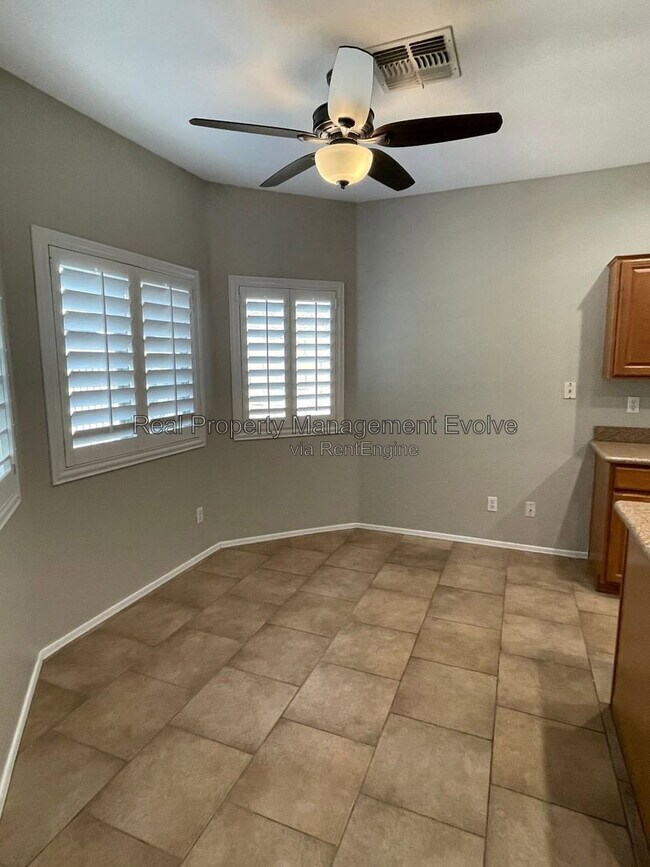 Building Photo - 3632 W Jacksonville Dr