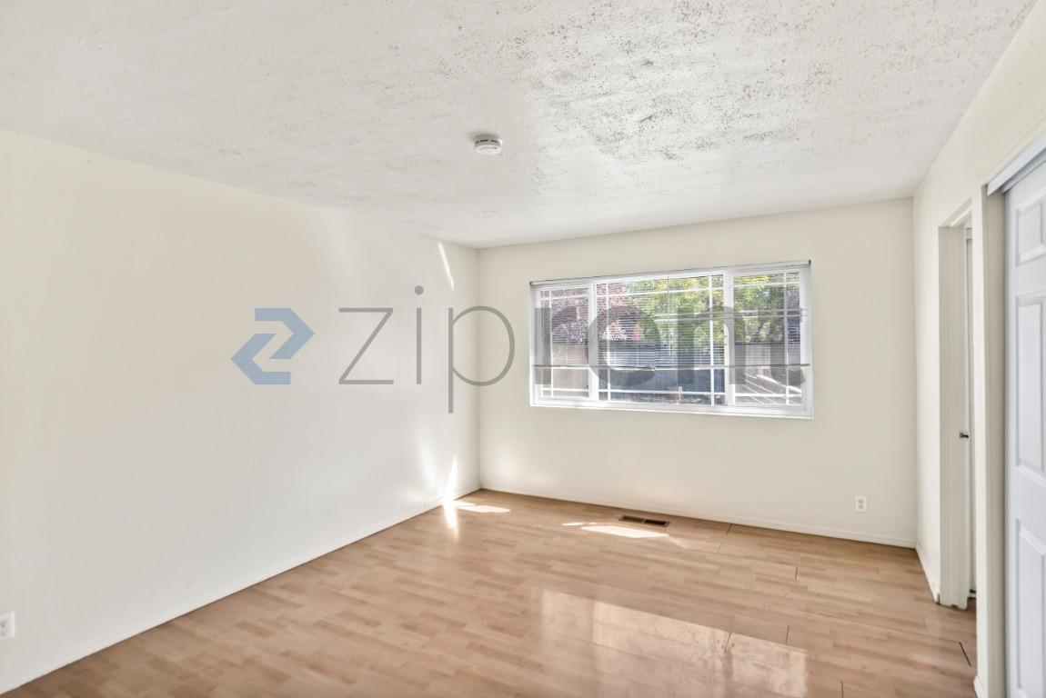 Building Photo - Unit