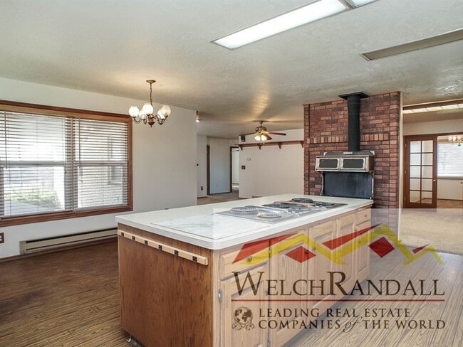 Building Photo - Beautiful 4 Bedroom Home in Layton