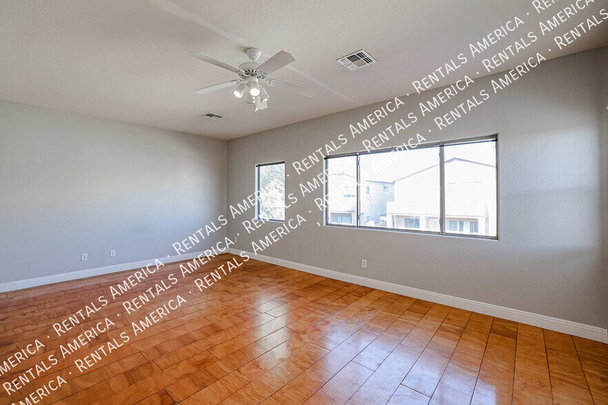 Building Photo - 8818 W Hilton Ave