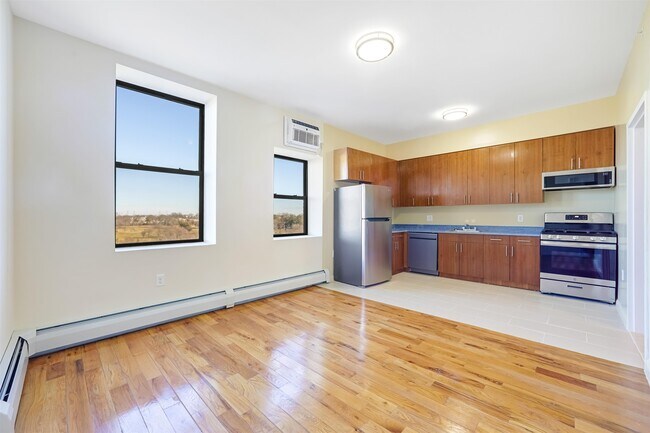 Building Photo - 520 Belleville Ave