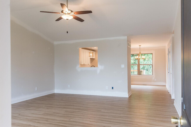 Building Photo - 1140 Orchard Dr