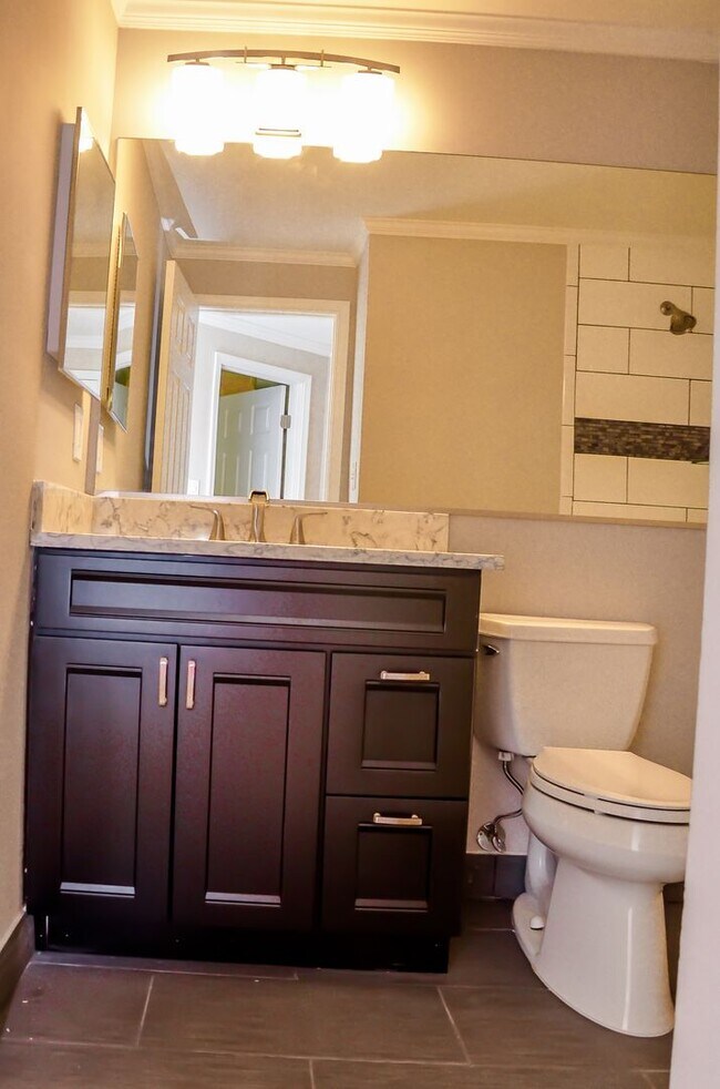 Building Photo - Sunny Luxury 2 Bedrooms 2 Baths Condo with...